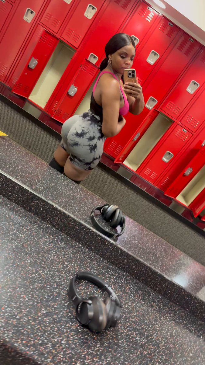 Gym black-stocking hottie with perky ass selfie tease! Tight pants hugging huge boobs and a fat ass waiting for you to fuck