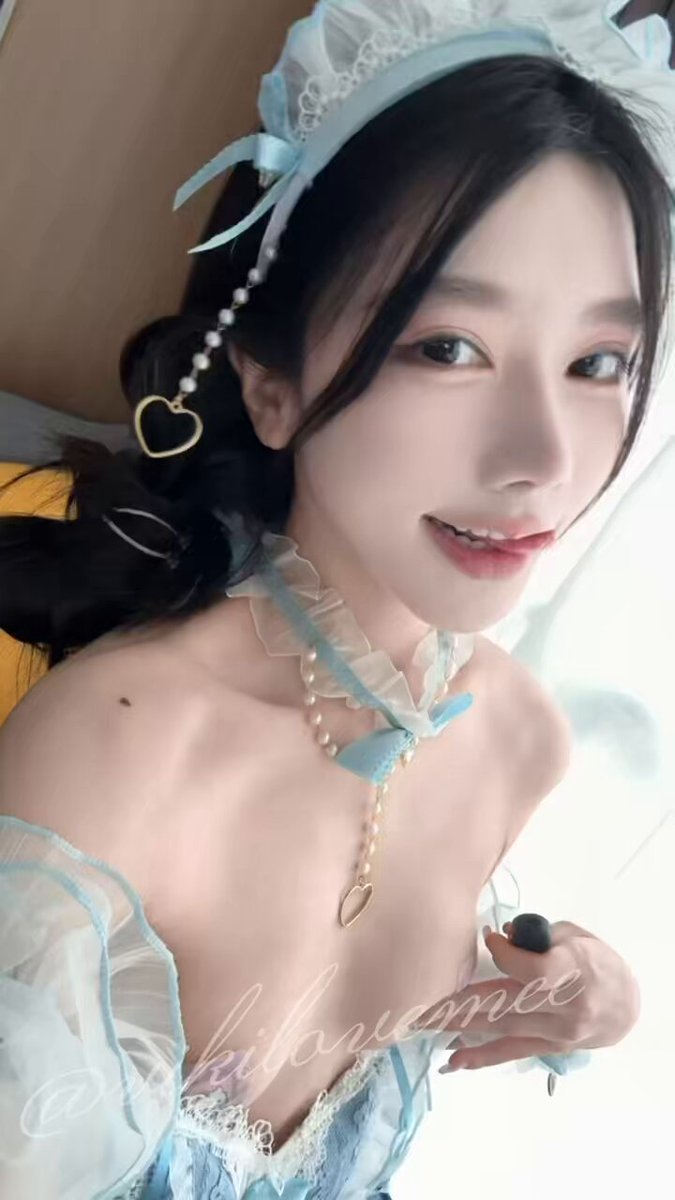 哥哥酱 要对viki好一点(*¯︶¯*) 

 