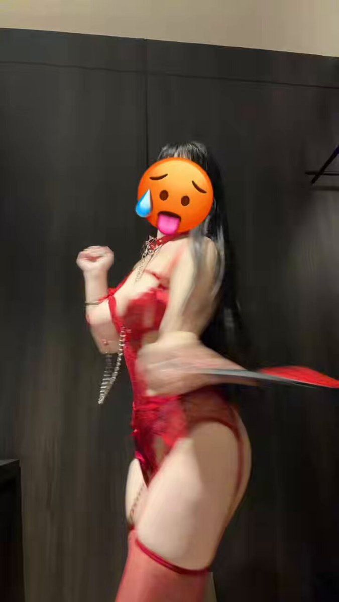 Red-Silk Temptress Queen! Collar, Boob-Jiggling and Whip-Spanking of a Perky Butt — SM Live