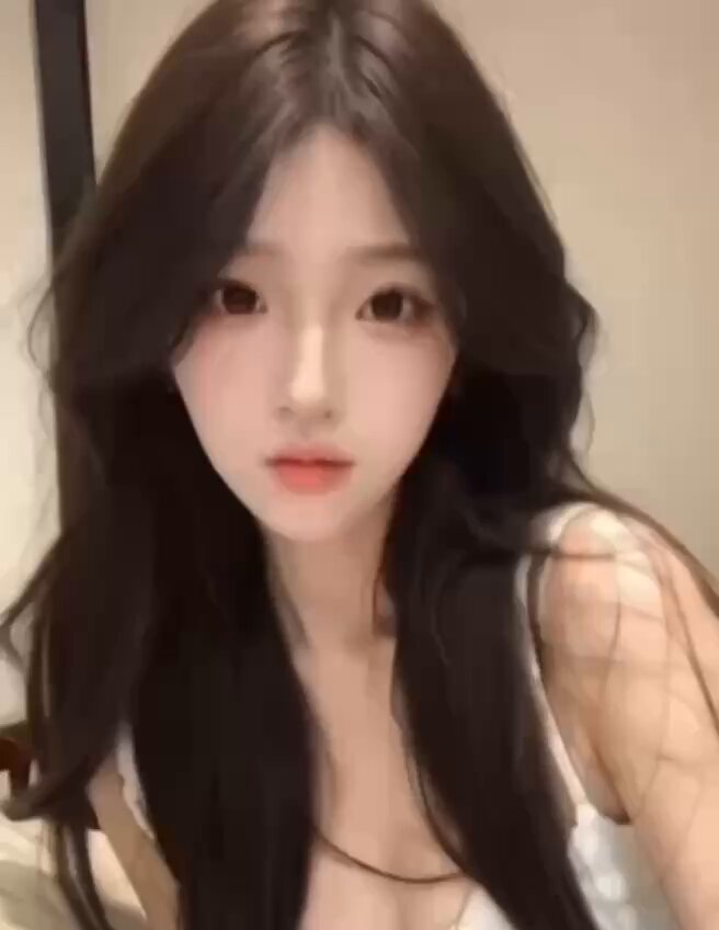 #上海家5外w 元寶167cm 43𝘬g E 𝘤𝘶𝘱 真實純天然 06 年純欲天花板，冷白皮，白到發光，細枝碩果，天然 E 杯無科技。筷子腿，A4 腰。舞蹈生女友感，反...