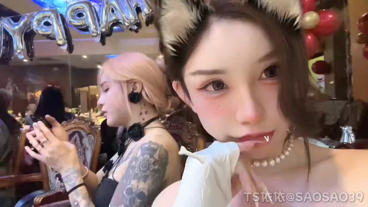 一口吃掉你哦~ 😈

 