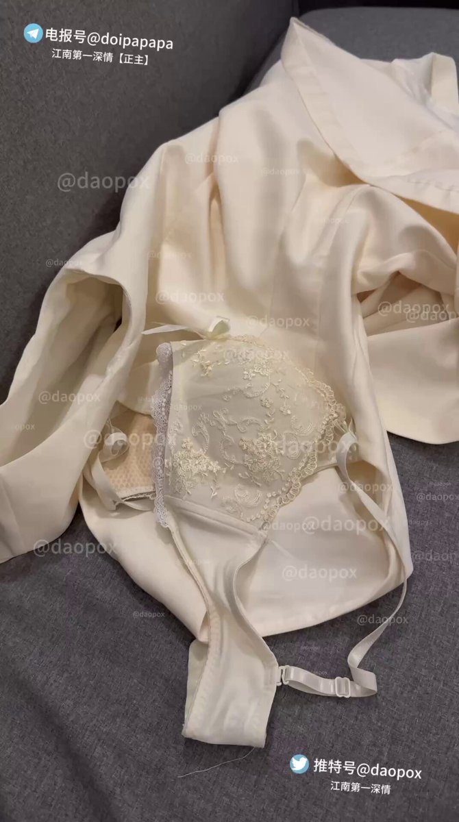 #029号女主 绝美！ 05后  女大学生 医药专业

网上聊了两天说想约她没想到她很爽快就答应了 见面后转了一会 就带回房间给抱上床 身材绝美 皮肤白皙...