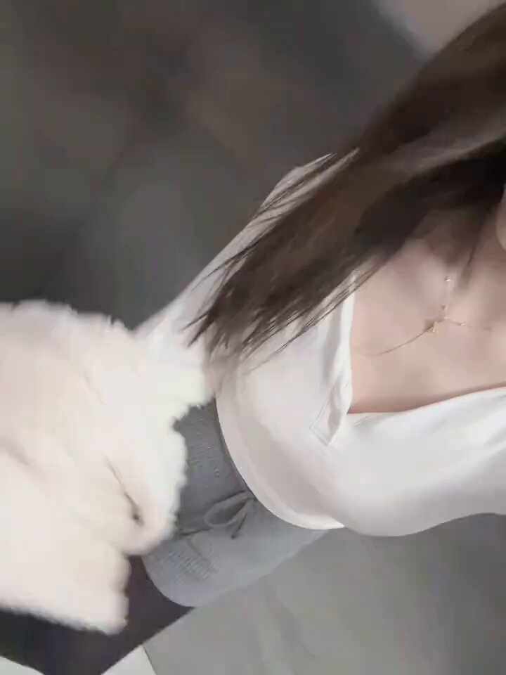 周五的夜晚哪能没有酒
女酒鬼要出门喝酒了🍻
话说你们酒量多少？ 