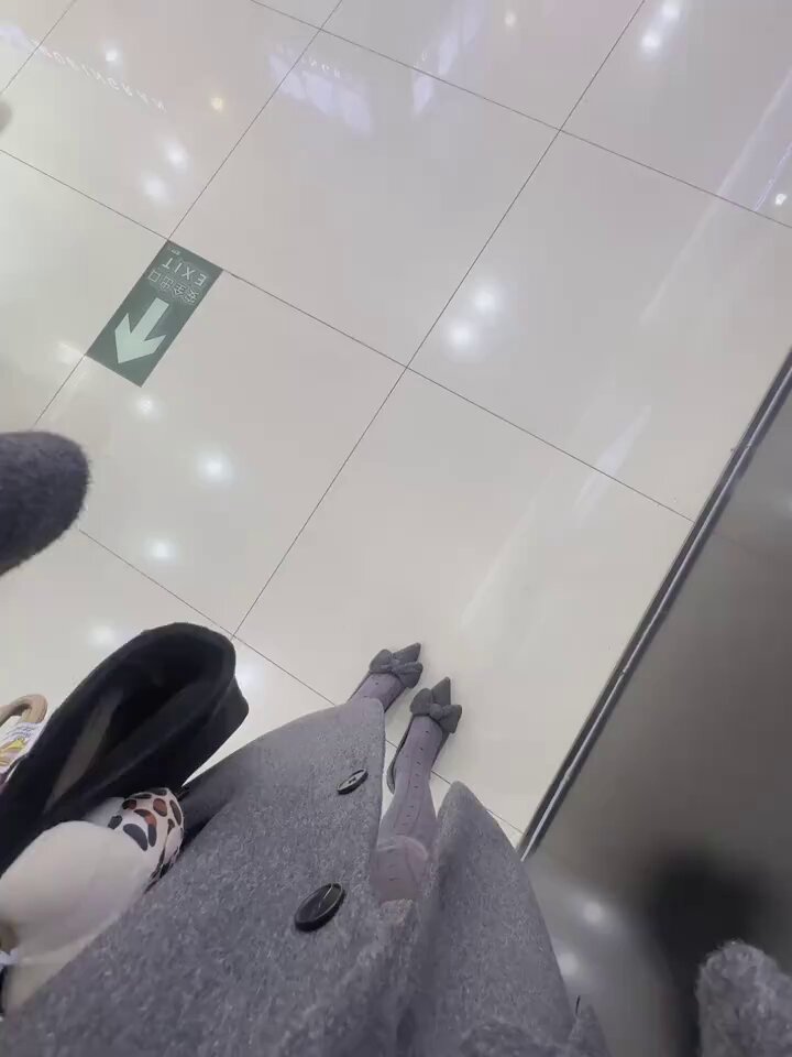 你可以说我是狼外婆
但是你不能说我是大灰狼
因为狼外婆是哄着你自愿让我吃
大灰狼是我要直接吃你
而且你无法反抗 