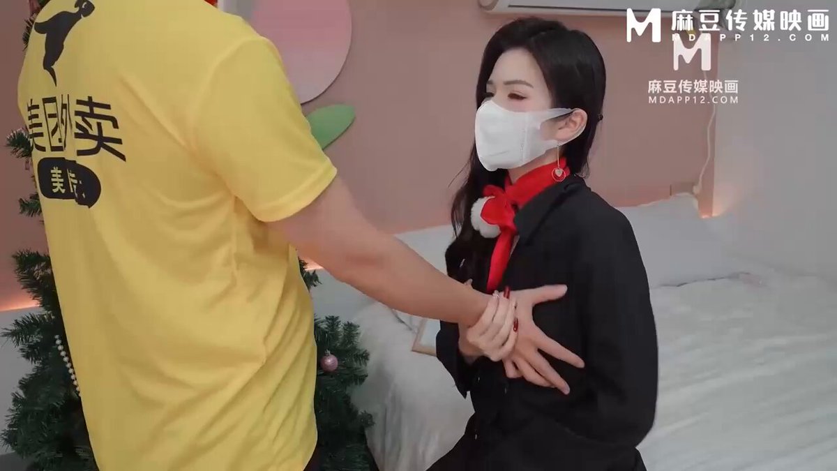 Masked Flight Attendant Christmas Strip Play! Red Tie Wraps Huge Breasts, Frenzied Groping and Juicy Eruption