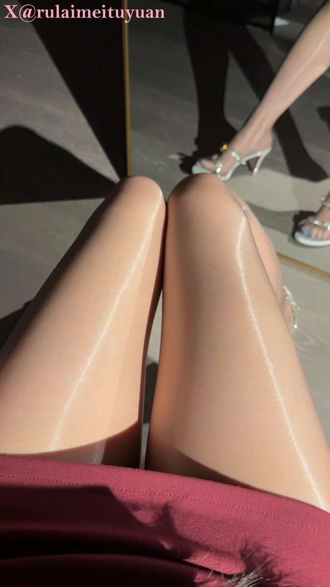 Silk Stockings, Beautiful Legs & Perky Butt Temptation — Blue-Toe High-Heel Foot-Fetish Treat
