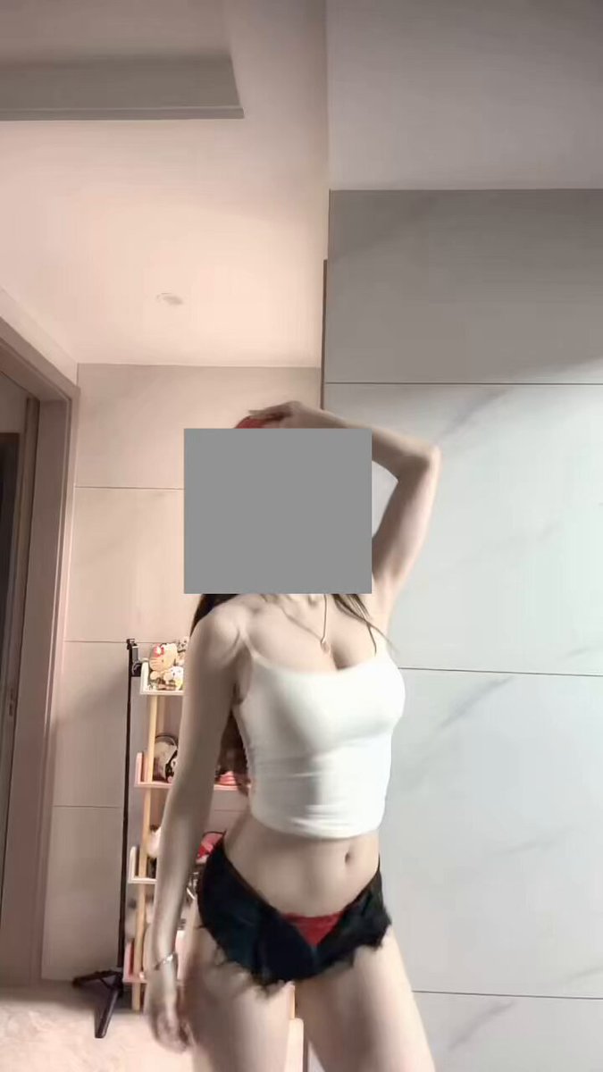 性感美女白T黑热裤扭臀热舞，巨乳抖动诱惑爆棚！