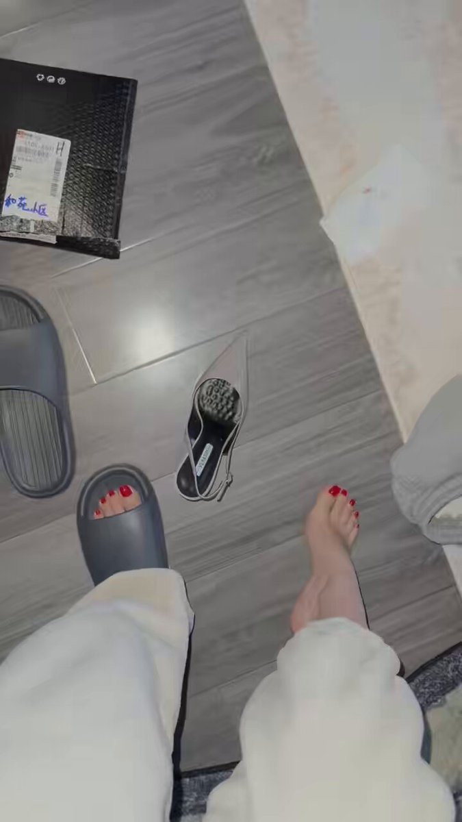 Sexy Red-Toe High-Heel Foot Show, Slipper Temptation Footjob Foreplay!