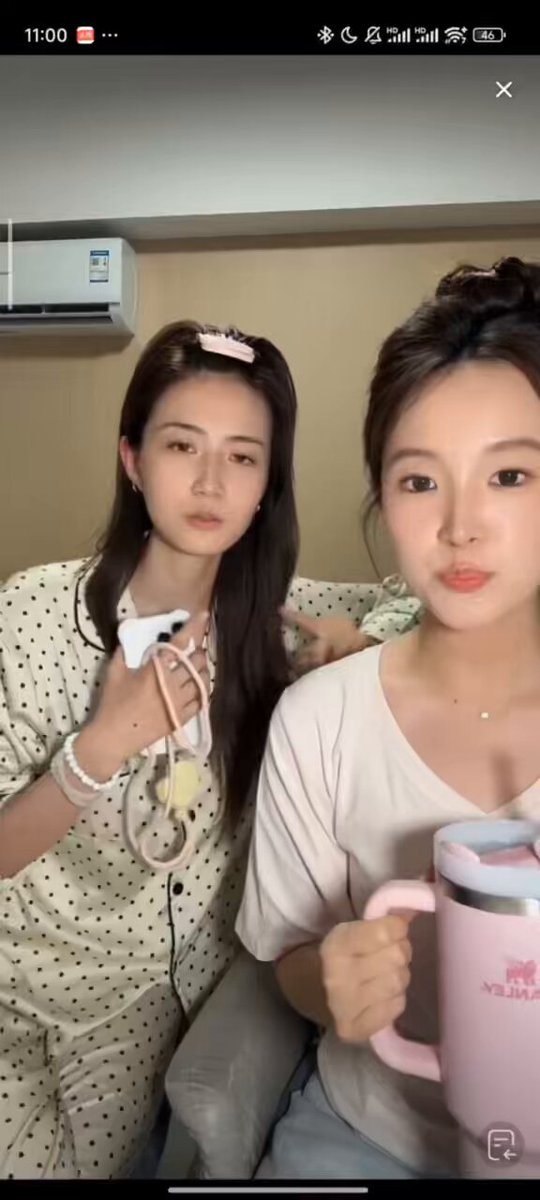 이건 귀걸이를 보는 게 아니라, 스트리머를 시청하게 하려는 사기극이에요! 😂 