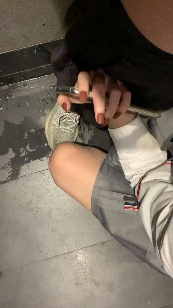 商K坐台的小妹，喝完酒好想要呀，两百块拉进厕所口爆 #口爆 #商务KTV 