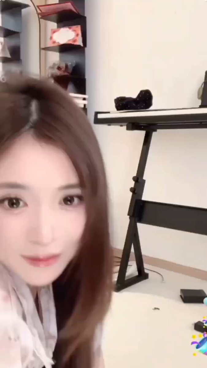 啥玩意让我们自己看😍 