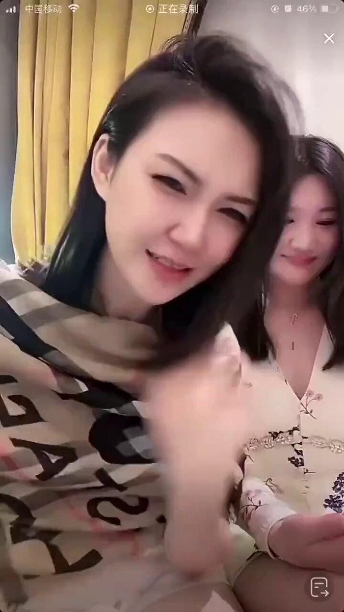 两美艳姐妹花直播调情 露乳摇臀超诱惑