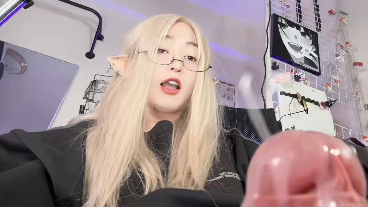 Elf-Eared Blonde Glasses Girl Licks Huge Cock! 123av.fun Live-Stream Blowjob Orgasm