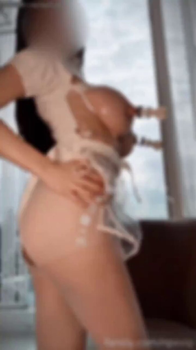 巨乳美女窗边透明情趣装自慰秀，奶子喷奶翘臀扣穴高潮！