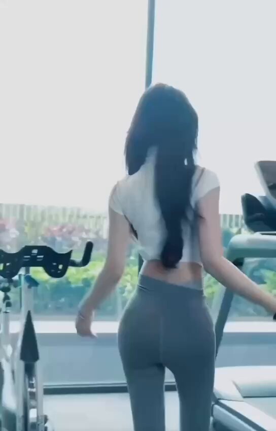 Today&#39;s recommended escort: #Shenzhen🦜600k fans influencer, Chinese-Russian mixed race🇷🇺🦜, dance major, born in 2002, real bust 🐻 ...