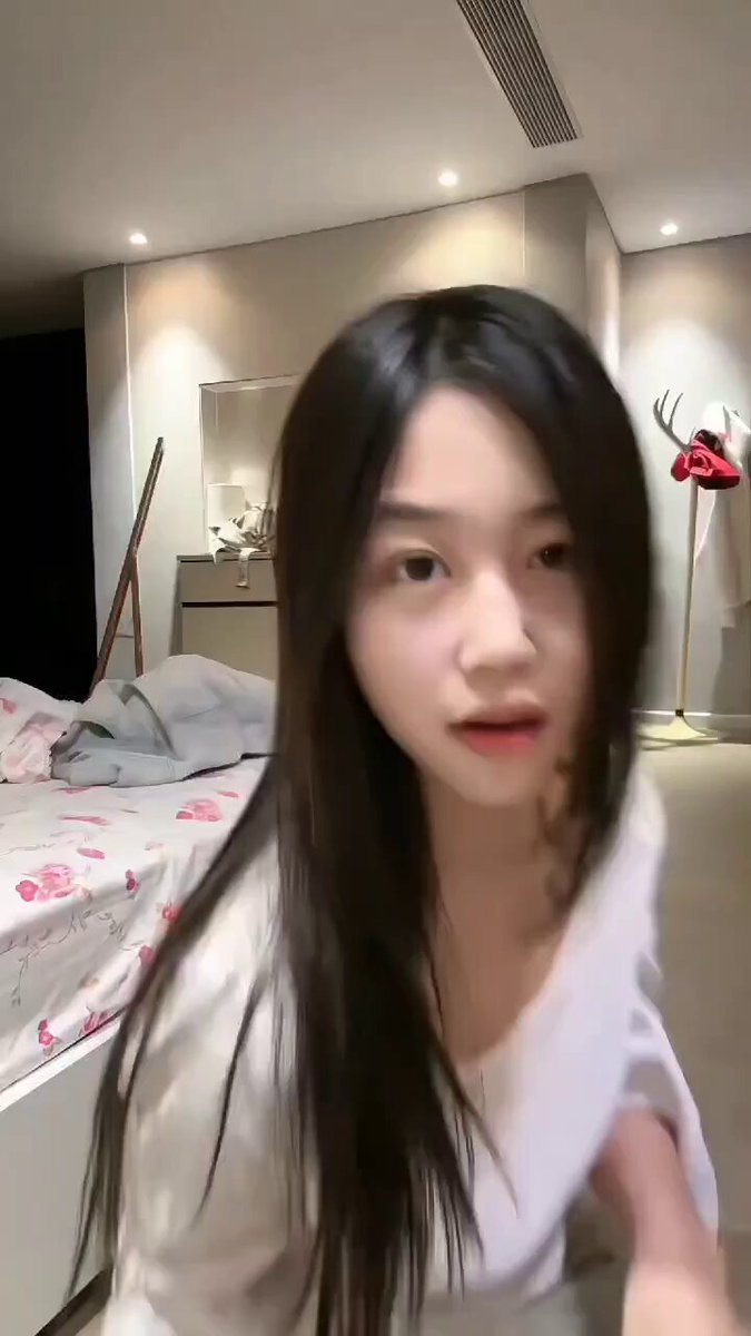 长发美女卧室诱惑挥手调情 123av.fun独家福利