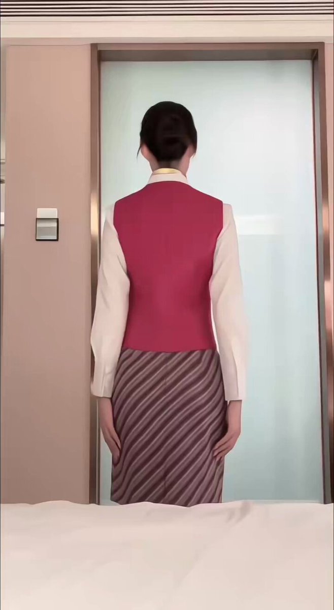 酒店空姐脱光翘臀后入诱惑！大屁股摇晃等你操