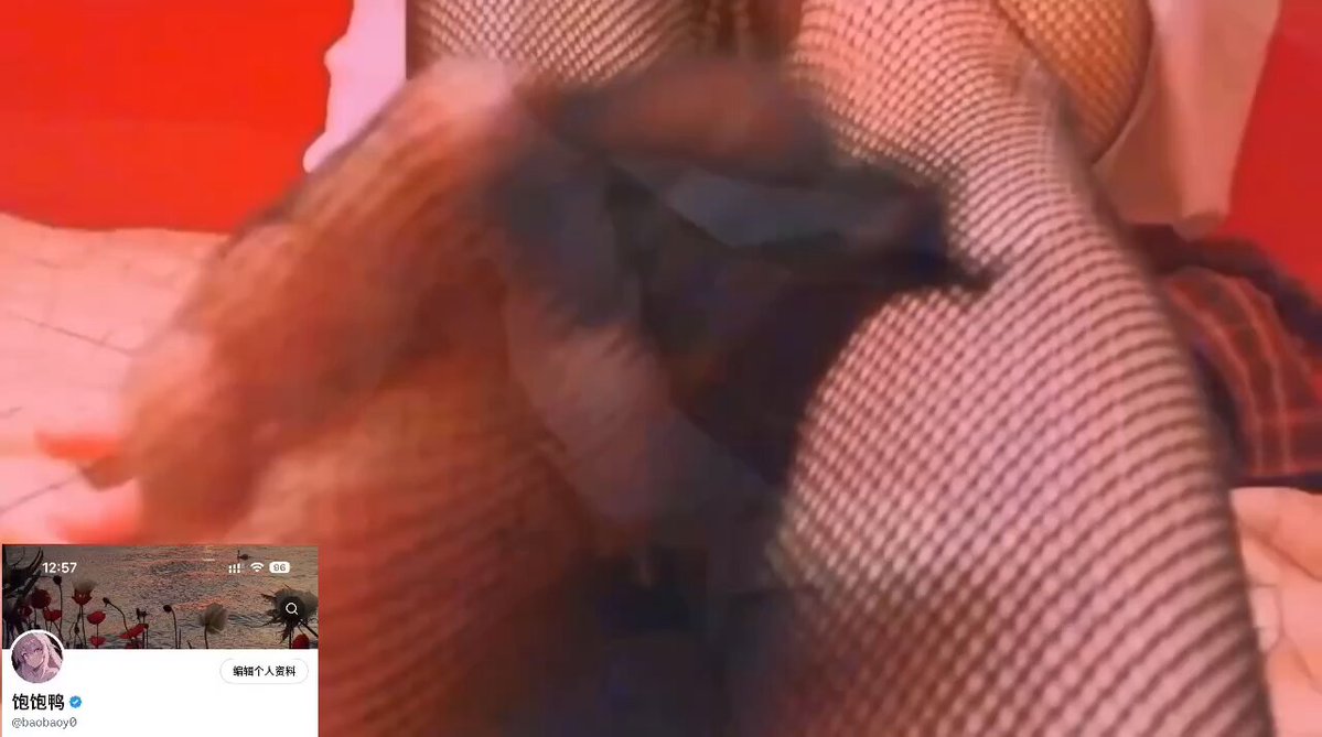 网袜女学生自摸骚穴大奶晃荡诱惑