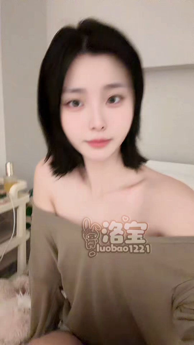 Short-haired beauty exposes breasts to entice! Big boobs bouncing, fingers playing with her private parts — super seductive