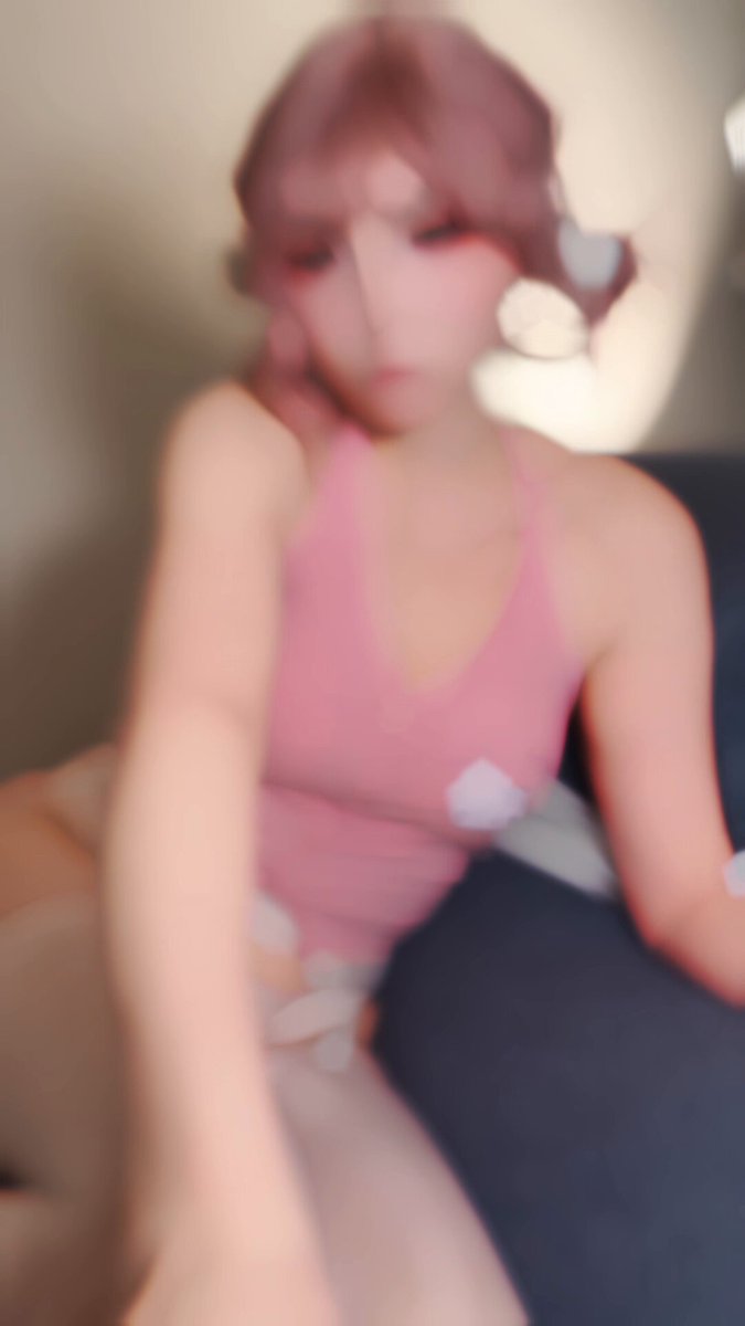 อัปเดตหน้าจอแนวตั้งด้วยถุงน่องสีขาวและสายรัด 😜



 