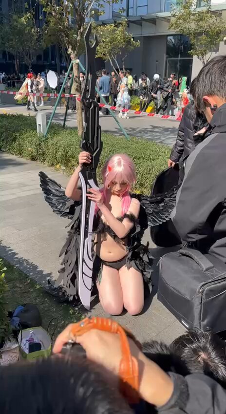 来自TG群友的 #萤火虫漫展 资讯视频   感谢分享    欢迎

#漫展 #cosplay #萤火虫 #广州漫展 