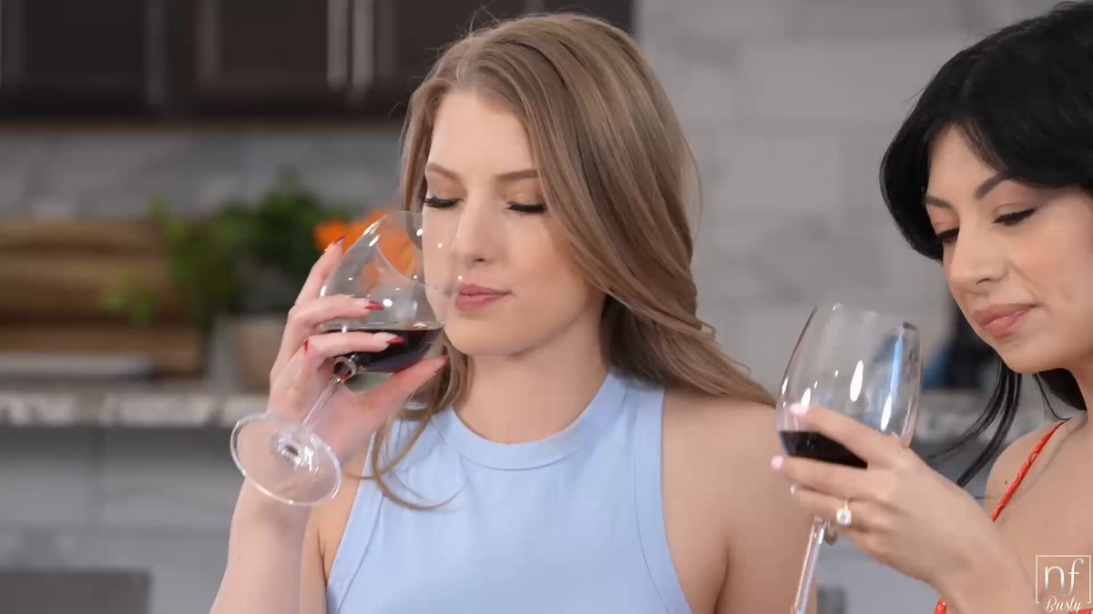 Western-Serie: Ein Mann penetriert zwei riesige Brüste 