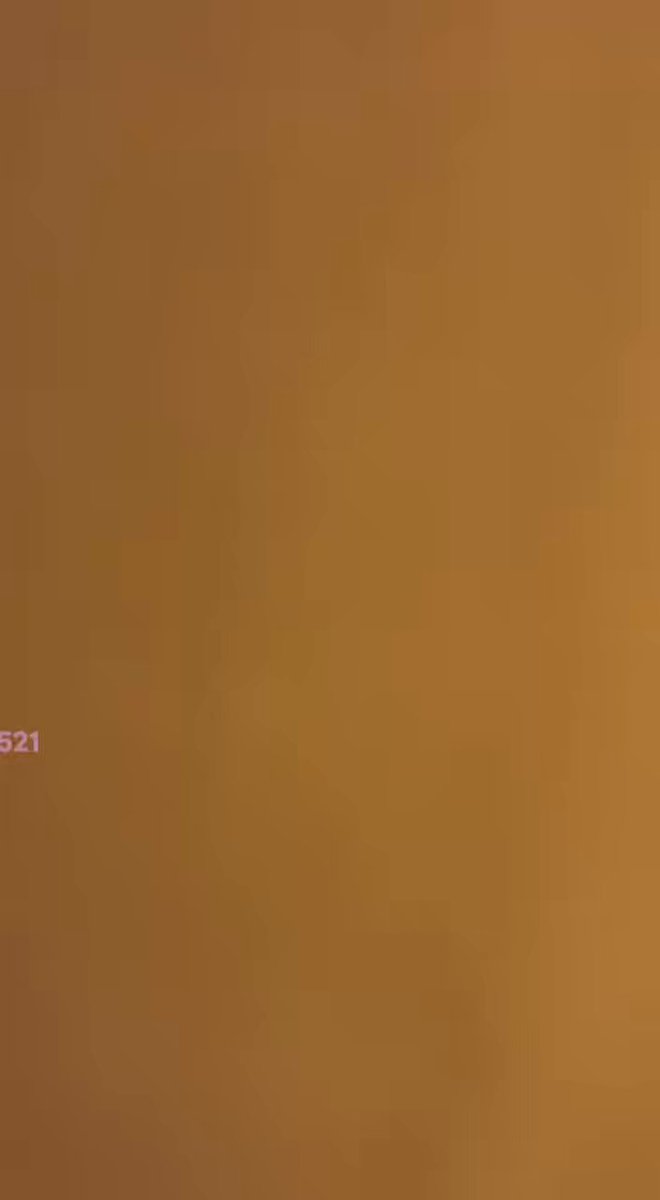 回房间学习的表妹 