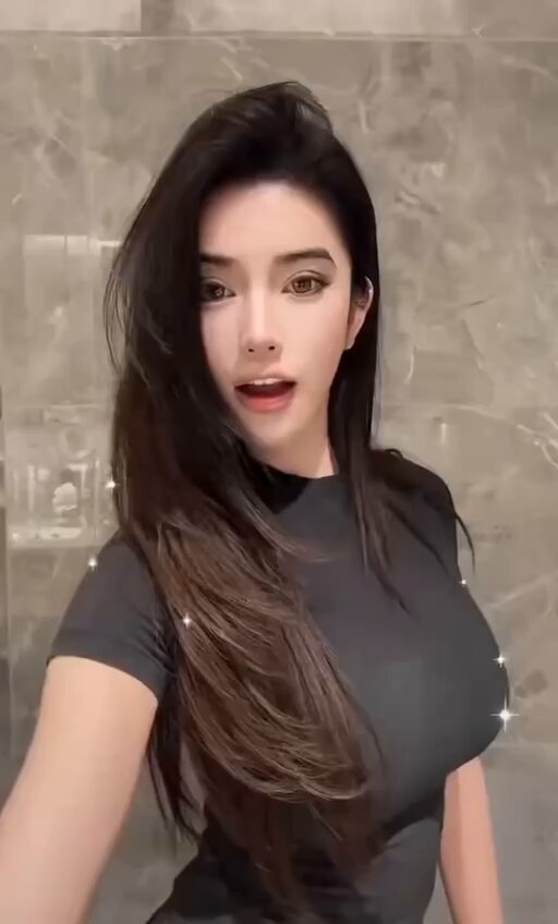 เสว่ กุ้ยซิน นางแบบหน้าใหม่จากเซินเจิ้น ความซื่อสัตย์อยู่ที่ความจริงใจ ความจริงใจนำไปสู่ความซื่อสัตย์ และความซื่อสัตย์นำไปสู่ความจริงใจ 