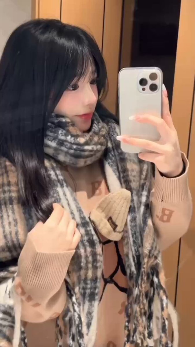 #हांग्जो उम्र/06 ऊँचाई/168 सेमी ब्रा साइज़/C+ वज़न/48 कि.ग्रा. बर्फ़ जैसी सफ़ेद और चिकनी त्वचा, बेहद कसे हुए स्तन, गुलाबी और सफ़ेद निप्पल...