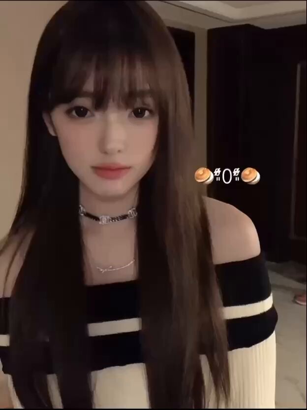 广州

清新洋气 | 00后
喜爱甜美单纯风格的优质女孩

身高：170cm ｜ 体重：44kg
胸围：D ｜ 年龄：21岁

擅长舞蹈与健身，身体柔韧性良好
无纹身 ...