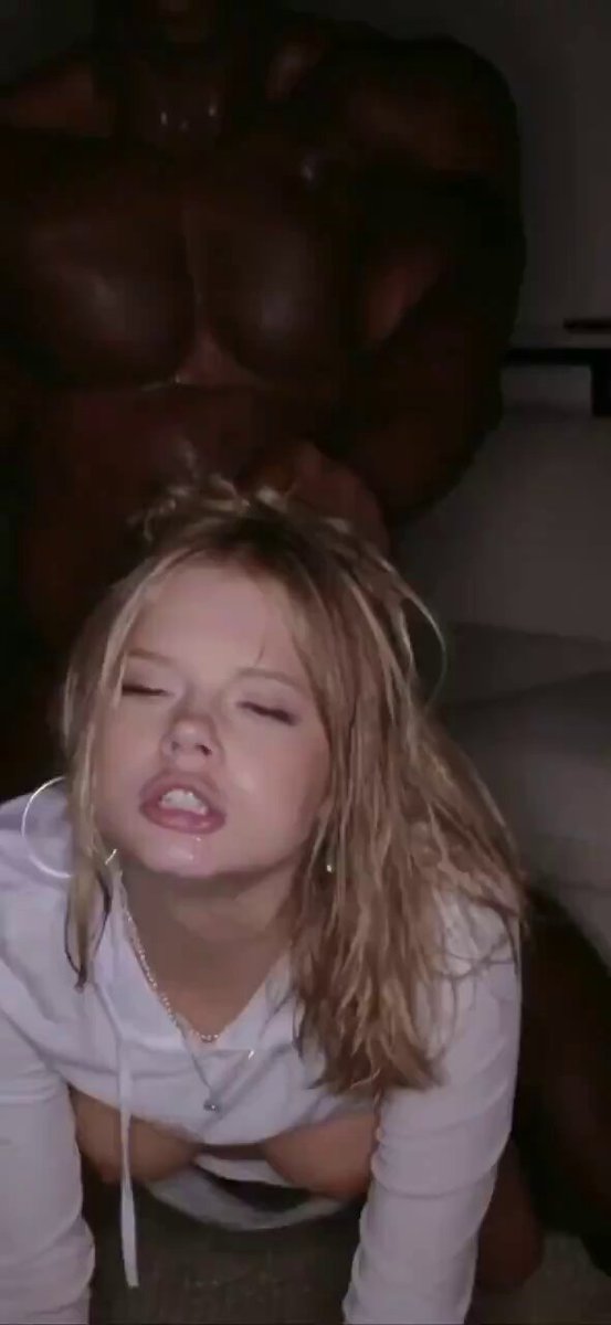 金发辣妹跪舔黑人大屌狂喷口水