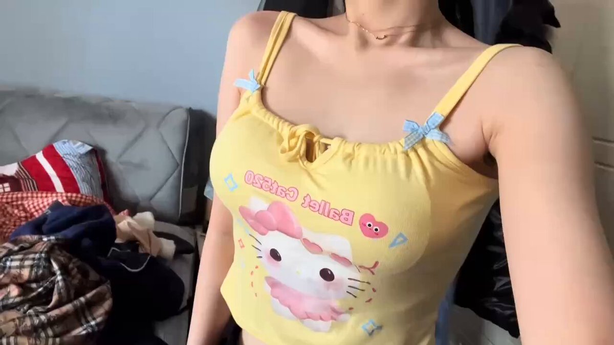 Hello Kitty美女吊带诱惑！巨乳摇晃超撩人
