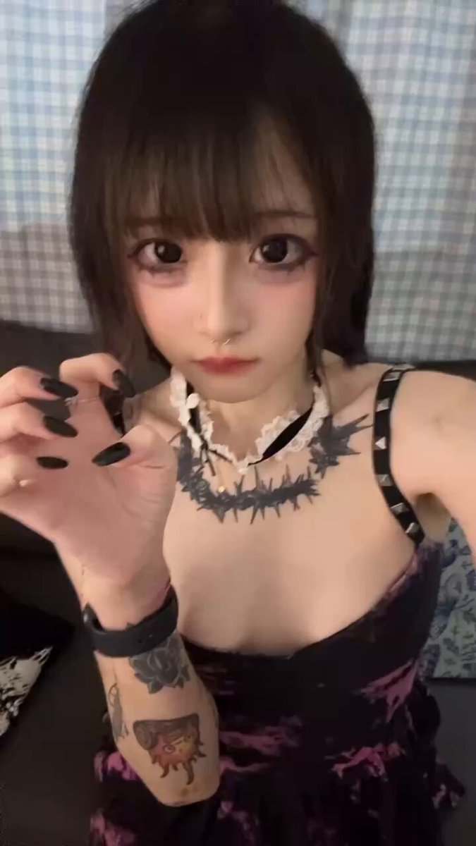 上海“由乃”在校大学生
🉑穿刺 有纹身 地下乐队主唱  cos  #二次元 不良少女系  #地雷系 
19岁  165  90  b
#小纯 #cos 

咨询👇
🐧：2632989133
🛰️...