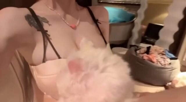 #베이징🦜 베이징 5세 유학생, 5W, 168cm, F컵, 🍑엉덩이, 2002년생, 동안 얼굴, 풍만한 가슴, 촉촉하고 탄력 있는 피부, 하얀 피부, 온화한 성격,...