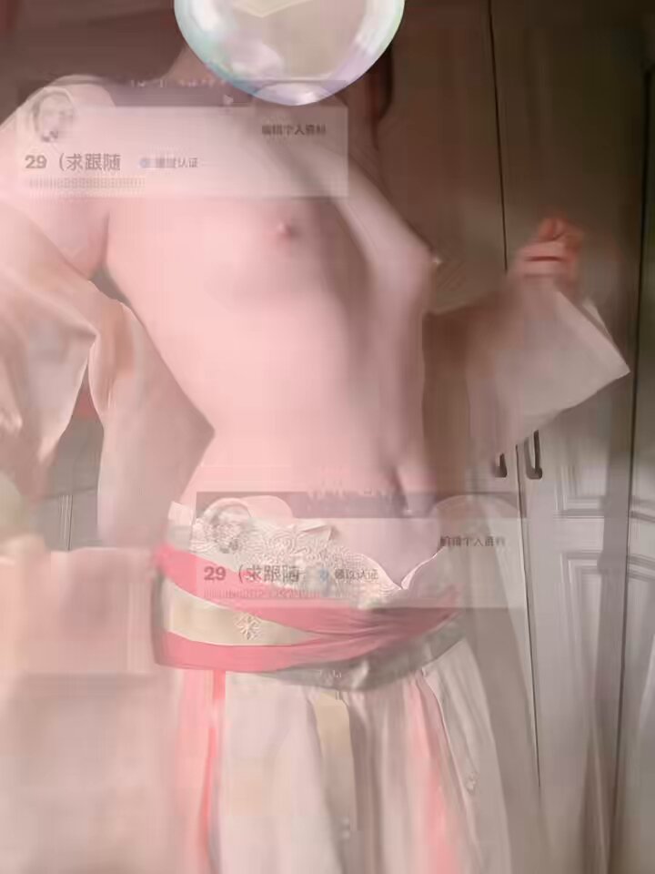 Ini seorang gadis kecil berusia 29 tahun, tolong jangan buli dia. #HanfuGirl