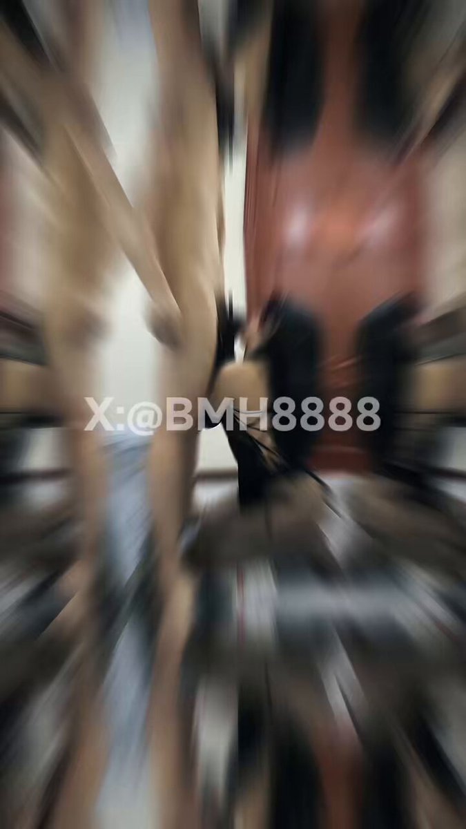 极品黑丝母狗跪地服侍 
颜射一脸再含住鸡巴帮你认真的清理龟头

--------------------------------
    