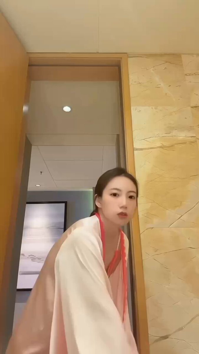 TikTok Bodhisattva: Golden Nose 