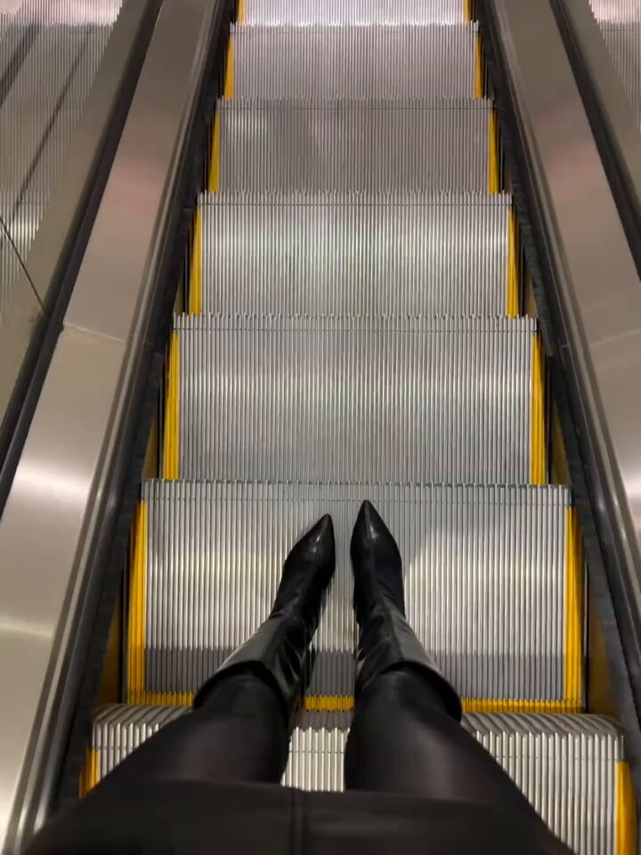 你们没事秀仓位赚了多少钱馋我们就算了
偶尔秀个返佣收入我们也认了
又秀冲土狗meme发财了我们也忍了
这咋还又流行秀上KOL广告收入了呢
现在这么难...