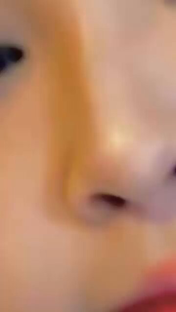 如果你多看了一眼，那可能不是错觉。那一定是对我有感觉~~ 