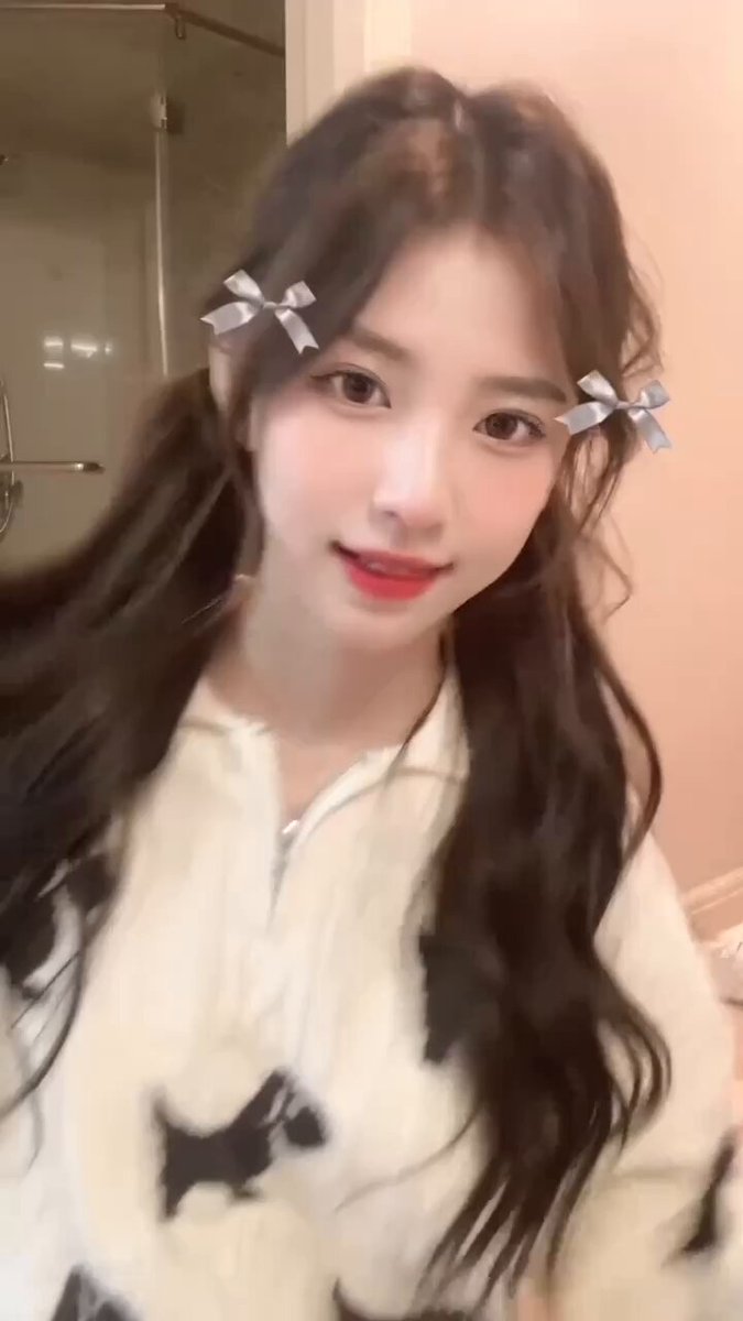 #সাংহাই-হংকং/তাইওয়ানের মিশ্র জাতি, সাবলীল ক্যান্টোনিজ, অসাধারণ সুন্দর তাইওয়ানিজ উচ্চারণ, ১৬৭ সেমি লম্বা, ৯৪ কেজি, আসল সি-কাপ, বাস্তব জী...