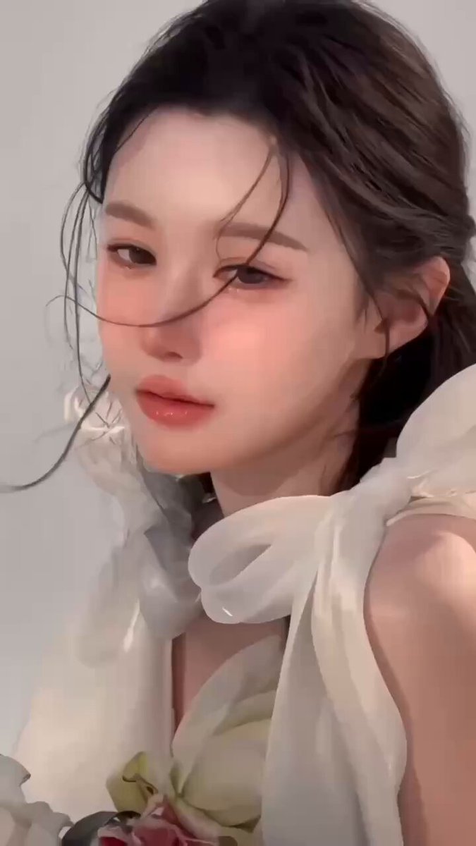 #上海172-E-02年小貝拉上海小貝拉~ 🔹滬純欲天花板 性感極品 風格多變 真實02年 🔹172cm 天然真🐻E 細腰 饅頭b 🍑臀 童顏巨乳🔹皮膚超好大錢 職業...