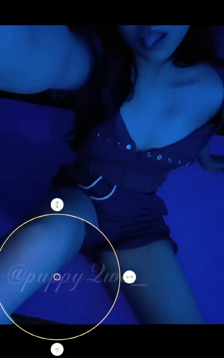 puppy_luv诱惑蓝光自拍！伸舌露乳大腿全开