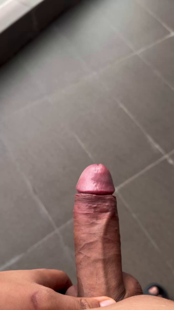 ベランダでの自慰：マッチョな男性が海の景色を楽しむセルフプレイ