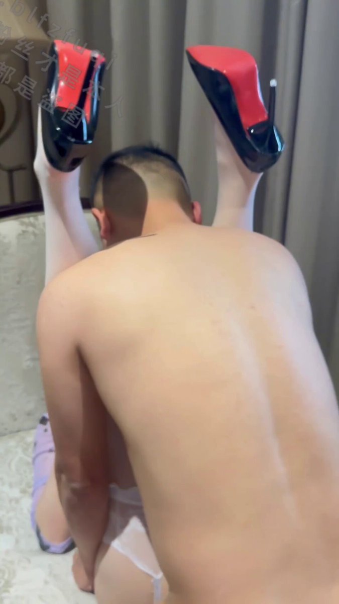 Retour du pompier : D&#39;où vient donc ce gémissement, ce râle ?! Ça me fait mal au cœur ! Soupir… la stimulation est intense. Voir cett...