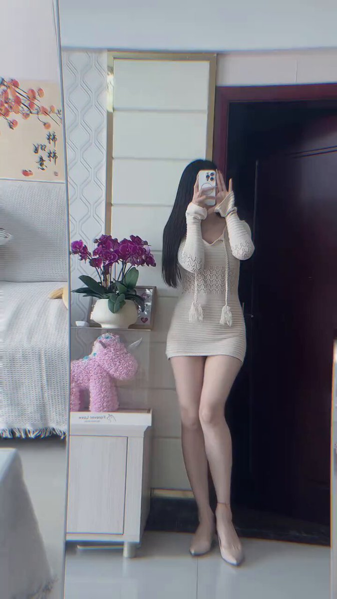 長脚美女の自撮り！超ミニセーターワンピで太もも見せ誘惑 123av.fun