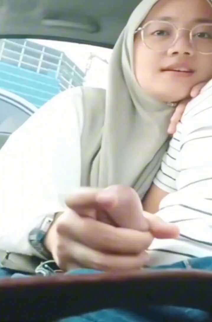 Car Sex! Glasses-Wearing Muslim Girl Sucks and Licks a Big Cock — Super Lewd