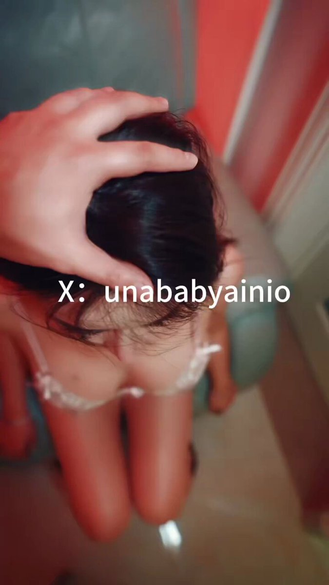 unababy 爆乳美女がソファで大きく脚を開く！透ける下着でおまんこを露出し、激しく挑発してセックスを求める