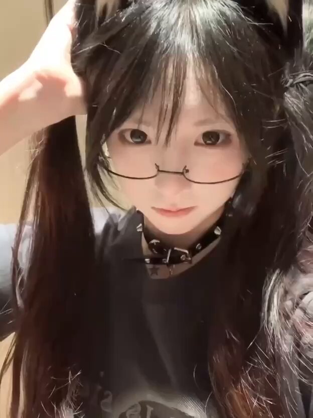 #上海
全部本人真实生活自拍和资料 
顶级纯欲天花板 童颜巨rua🐰
• 165cm/🐻D. 90斤 05年
• 角色扮演•可 COS
• 家有:洛丽塔 JK 女仆装
• 黑丝  白...