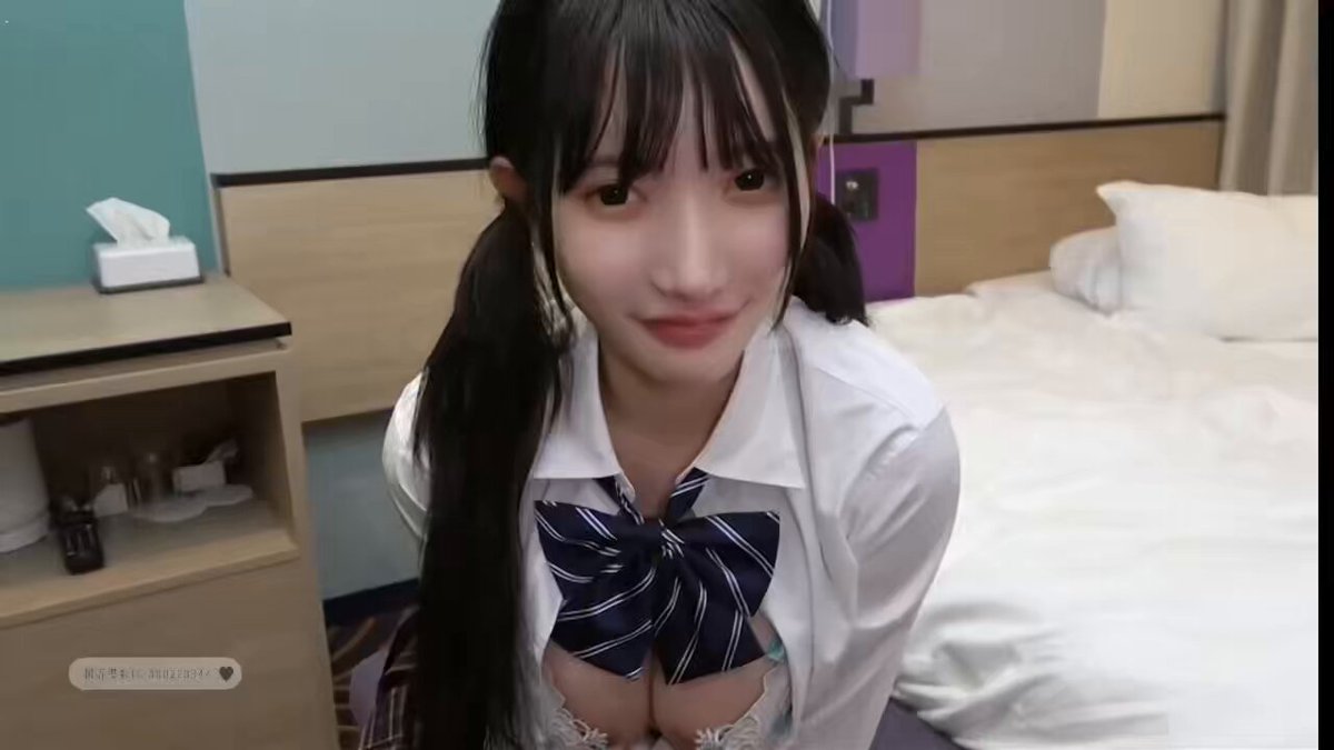 女校花第一次参加拍摄🎬穿着清纯的jk把我都惊呆了，这么好看的妹子前凸后翘，鸡吧不自觉的就硬起来了，必须猛猛的干翻她
#拍摄现场 