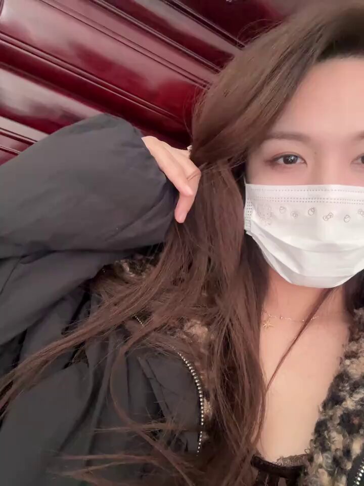 Gute Nacht. Tagsüber bin ich so beschäftigt, dass ich die Zeit vergesse, aber abends helfe ich meinem Kind beim Englischlernen und erzähl...